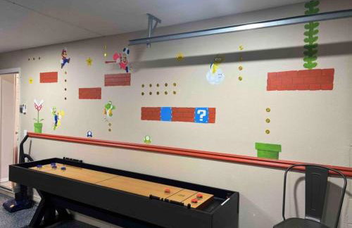 Super Mario Hideaway - Pool, Spa, Game Room Fun! - Foto 23