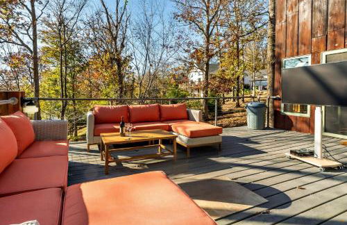 Luxury Lake House w Dock & Game Room - Photo 9