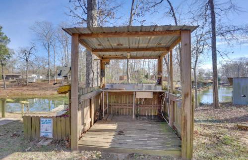 Great for Fishing! Lakefront Studio in Hemphill - Photo 21