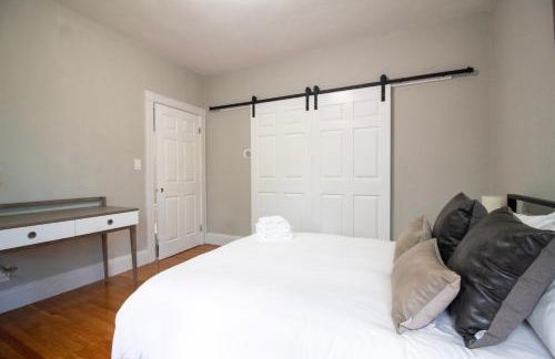 2 bedroom condo close to Boston and Cambridge with free parkings - Foto 16