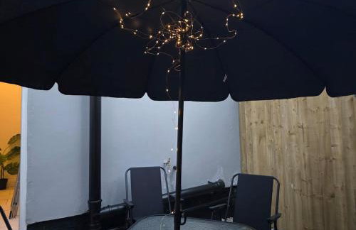 #18 Anfield 5 min walk Sleeps 7 4BR 5Bed 3Bathrms - Photo 7