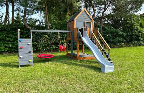 Modern house with private hot tub - Photo 19