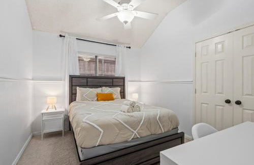 The Blue Door Oasis 4BR 2 BATH with 6 Beds Frisco with Arcade, Games, Office - Foto 17