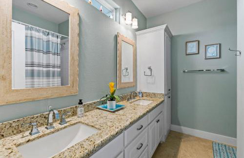 Sand Dollar Beachside 3BR Retreat, Ocean Views, Firepit & Pet Friendly - Foto 30