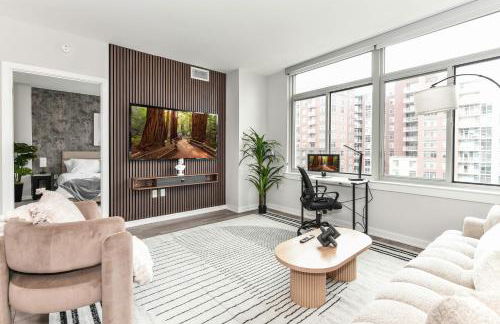 Urban 2BR Oasis with Scenic Rooftop and Gym - Foto 1