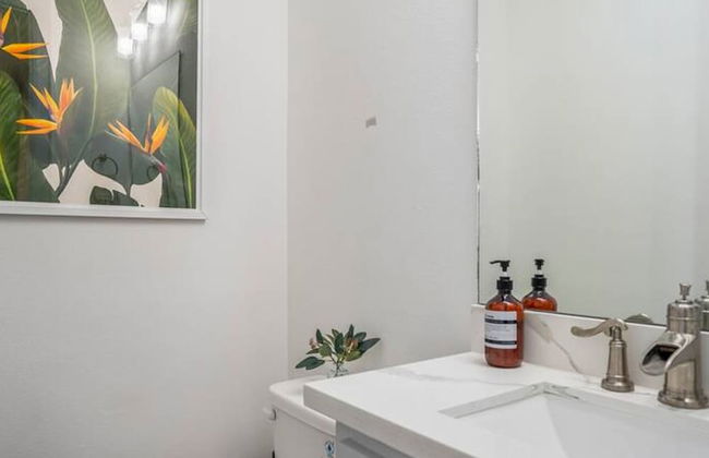 Urban Jungle Retreat in the HTX Skyline - Foto 43