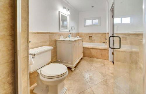 Charming 3BR with Ping-Pong and Spa! - Foto 22