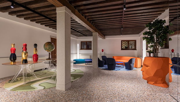 Coin salon dans le hall