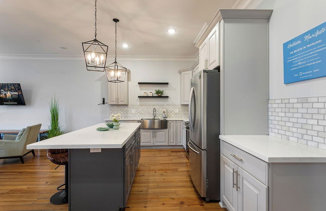 Spacious 5BR Urban Retreat with Balcony & Pool - Foto 49