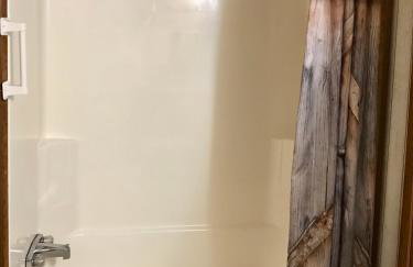 Sunnybrook Cabin, wooded, private with stream, near ATV trails - Foto 23