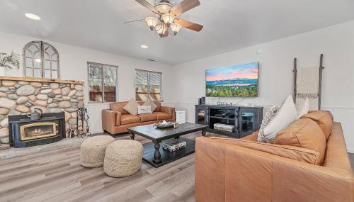 Serenity Knoll - Comfortable, spacious single-level cabin! Newly remodeled! Hot Tub and Pool Table! - Foto 4