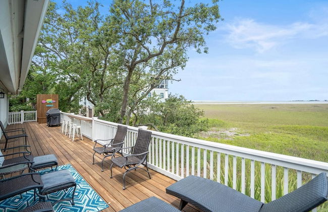 Stunning Marsh & Water Views in This Completely Renovated Three Bedroom Home - Foto 45