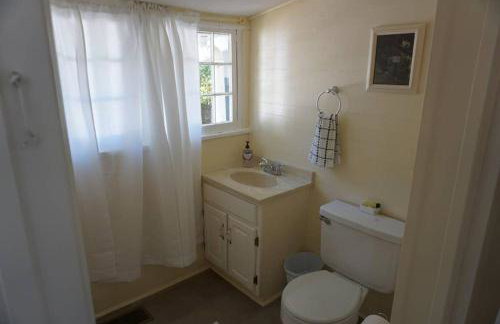 Renovated 1928 bungalow on a former asylum campus - Foto 32