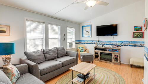 Oceanfront Gem with Rooftop Deck Steps to Sand - Foto 3