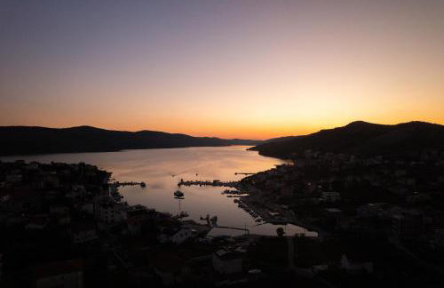 Villa Barbara & Zoran with free parking and heated swimming pool - Photo 53