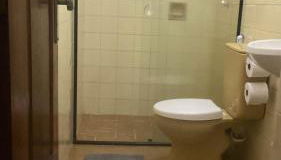 1 suíte cama king, 2 quartos com camas casal, 1 garagem, próx Basílica - Foto 4