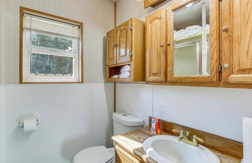 Woodsy Cabin Retreat about 4 Mi to Crescent Lake! - Foto 14