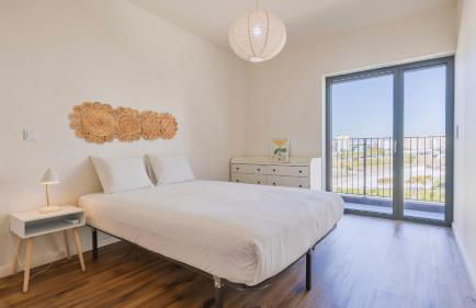 Soft Modern Flat With Pool & Gym by LovelyStay - Photo 5