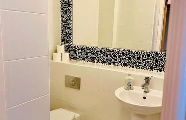 Stratford-upon-Avon 4BR Family Mansion on 1 acre with Pool, Gym & BBQ! - Foto 31