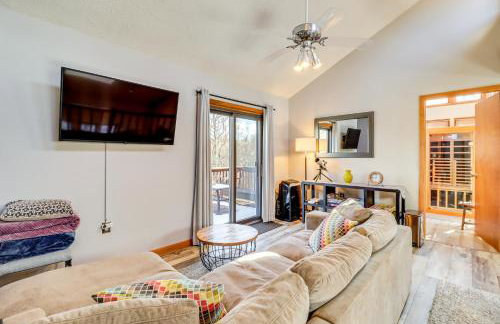 Private Spa, Fire Pit and Deck Poconos Home! - Foto 5