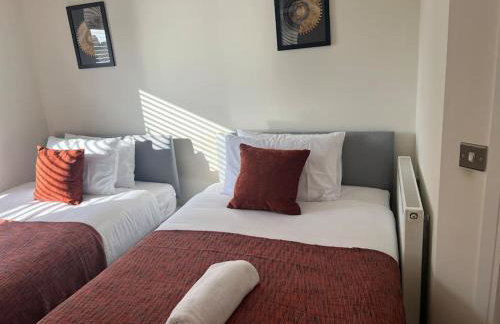 Great Ambience 3-Bedroom for Groups & Contractors - Photo 15