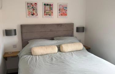 Lees Lookout Holt ,2 bedroom luxury apartment with private parking - Foto 2