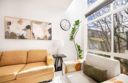 Designer Fremont Retreat w Mount Views & Office - Photo 7