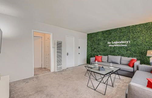 Walk to Beach - KING Apt In #1 Area - AC - Foto 13