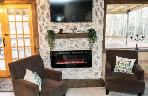 Hot Tub, Private 3 Bed Lodge, 1 mile from Blue Ridge Parkway, Giant Jenga, Families Welcome! - Foto 15