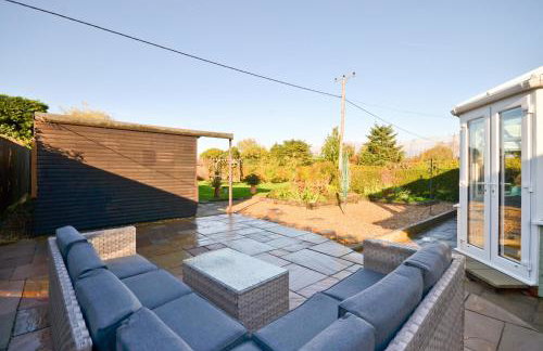 Dassia-Rural Bungalow, Dog Friendly with Hot Tub Near Gurnard - Foto 32