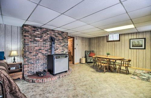 Cabin Getaway with Private Dock, Walk to Trail! - Foto 17