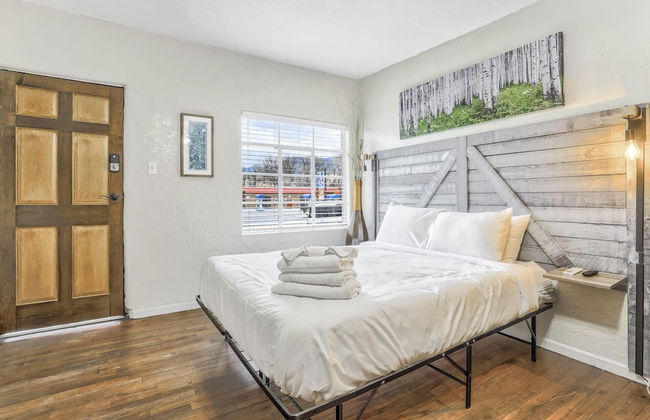 1BD Suite Trails & Garden of the Gods Dogs Welcome! - Photo 5