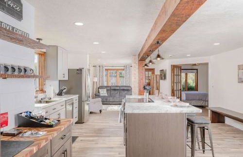 Wolf River Multi-Family Retreat - Sleeps 14 Pontoon Boat Paddle Boards Firepit - Foto 1