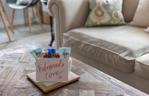 Downtown location Near the Beach Dog Friendly - Photo 19