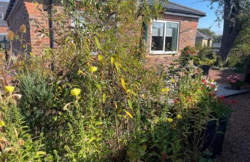 Stylish Morpeth Cottage with Log Burner, Garden and Free Parking - Foto 15