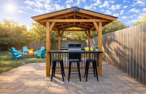 Pool House, Short Drive to Beach, Grill, Smart TV - Foto 17