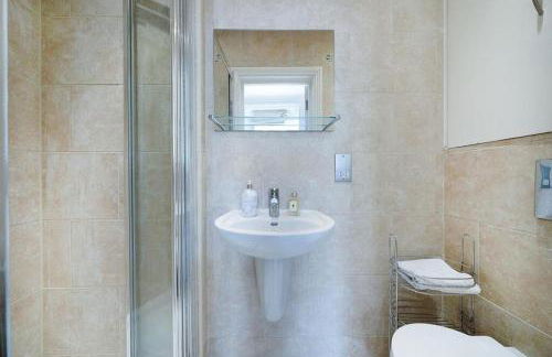 Hobart Home, spacious 2-bed flat in Pimlico - Photo 7