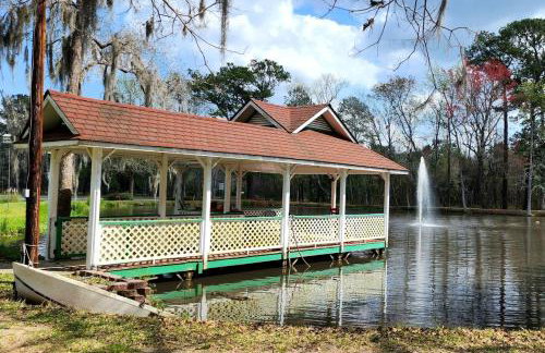 Quaint Cottage with Covered Dock on the Pond and Walking Trails in Georgia - Foto 12