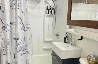 Whole House with Lake and Lift Bridge Overlook for 10 Guests - Foto 32