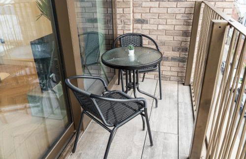 Luxury 2 Bed Apartment, with a balcony city & canal view in Manchester City Centre! - Foto 2