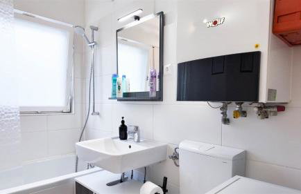 ALFA Apartment Esslingen City Altstadt nahe Stuttgart Messe I 3 Zimmer 5 Betten I Bad I Küche l WIFI & SmartTV I 3BR 5 Beds I Bathroom I Kitchen - Foto 22