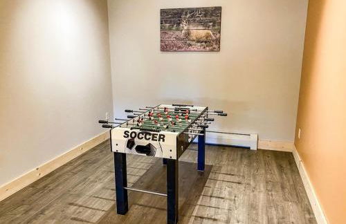 New! Beautiful, Spacious Modern Home on a Large Acreage - Peaks & Prairies Retreat - Foto 46