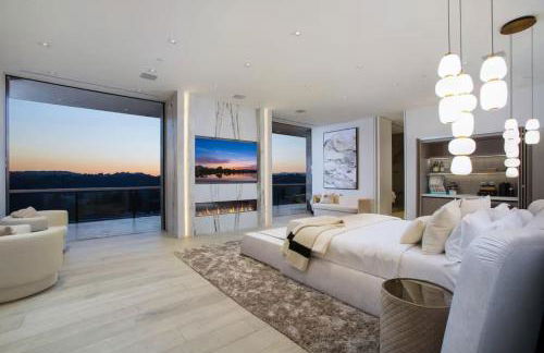 Ultra-Luxurious BH Estate with Pool, Theatre, Views - Foto 74