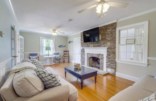 Pet-Friendly Home with Gazebo Minutes to Beach! - Foto 3