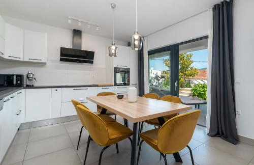 Maca Apartments & Suites with Heated pool near beach 50m - Foto 50