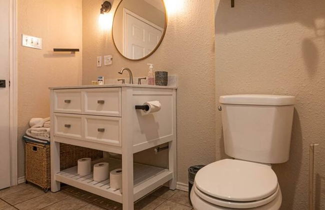 Escape to a Restored 1920s East Waco Bungalow - Foto 10