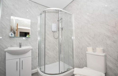 Modern 1 Bedroom Apartment in Morley with Parking - Foto 51