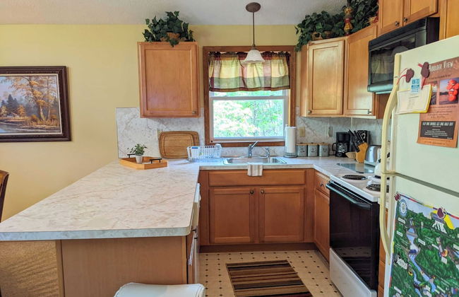 The Bear Foot Lodge by Avantstay Game Room, Deck, Beach/lake Access - Photo 9