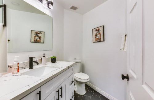 North San Diego Retreat with Deck, Fire Pit Table! - Foto 11