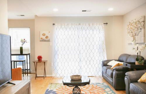 Charming 3bd Alexandria House, 11 miles to DC, Nice front view - Foto 6